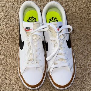 Nike Court Legacy Next Nature Sneakers with Black Logo sz 9